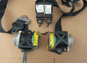 Toyota Yaris II   pas bezpieczeństwa przód przedni prawy   06-11 1