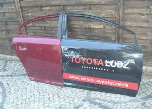 Toyota avensis T27 kombi drzwi tylne prawe 9