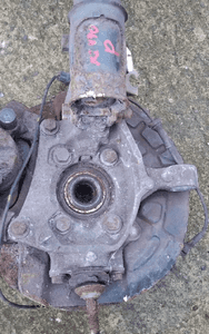 Volvo S60 V70 S80 XC70 2.4 D 2.0 T2.4T zwrotnica piasta przod przednia prawa