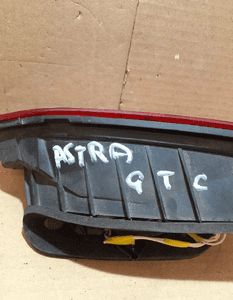 OPEL ASTRA J IV GTC Lampa tył tylna lewa w klape 2