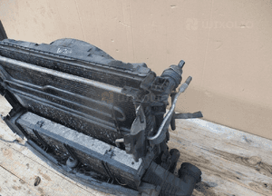 Pas przedni chłodnice mercedes W204 2.2 cdi A2045000193 3