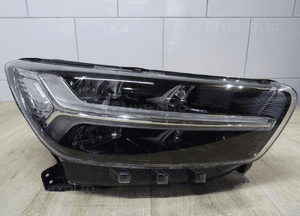Volvo XC40 2018 Prawa strona Lampy przednie 1