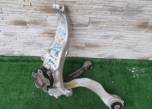 Zwrotnica prawa wahacze bmw 5 G30 G31 4X4 1
