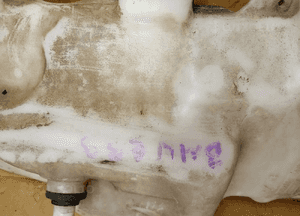 Zbiorniczek płynu spryskiwaczy pompki XENON BMW E39 8364941A 7