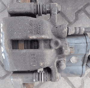 Audi A6 C6 zacisk hamulcowy tył tylny prawy lewy 5