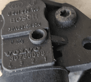 Volvo S40 V50  2.4B 2.4 B listwa wtryskowa wtryskiwacze wtryskiwacz 7