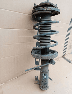 Amortyzator prawy przód przedni Mazda Premacy 4