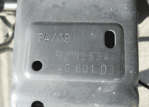 Belka przednia przód zderzaka audi Q2 81A 81A807109C 10