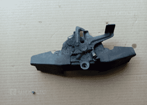 Toyota Corolla Verso lift zamek maski 04-08 2