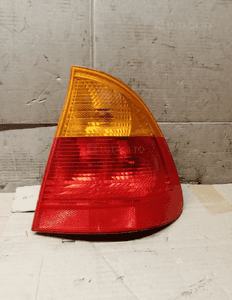 Lampa prawy tył tylna prawa BMW 3 E46 Kombi 6905628 8368758 1