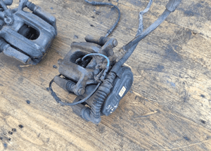 Bmw 5 F10 3.0D elektryczny zacisk hamulcowy prawy lewy tył zdrowy oryginał 3