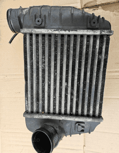Audi A6 C6 2.0 TDI chłodnica powietrza intercooler 2