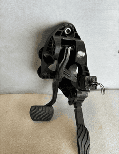 Pedal gazu hamulca megane v 5 e-tech 180025MZ0B fv 1