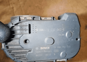 Przepustnica powietrza Audi A6 C5 2.4 078133062B 0280750030 6