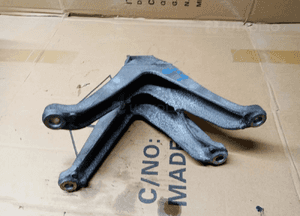 Łapa wspornik silnika BMW M5 G30 F90 4.4 V8 7853647 3
