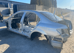 Ćwiartka podłużnica lewy przód mercedes c W204 sedan 2