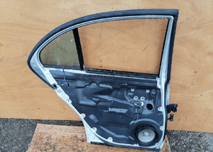 MERCEDES E 211 drzwi szyba zamek listwa tylne lewe sedan 12