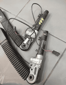 Bmw E60 E61 pas napinacz pirotechniczny lewy przód wtyczka sprawny oryginał 4