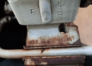 Zawias zawiasy drzwi prawy przód para VW Golf IV 4 4