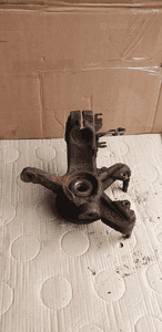 Zwrotnica piasta lewy przód kompletna VW FOX 1.2 4