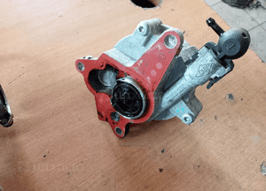 pompa vacum wakum qashqai j10 2.0 dci 8200472458 2