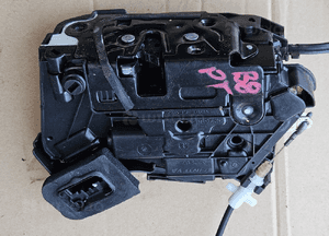 VW  Passat B8 zamek drzwi tyl tylny prawy  lewy 5E0839015A 5E0839016A 1