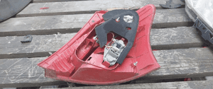 Tyl tylna lampa lewa toyota yaris 2 4