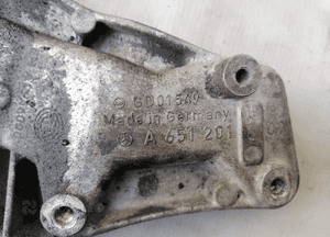 Łapa mocowanie alternatora Mercedes E Klasa W212 2.2cdi 6512011909 2
