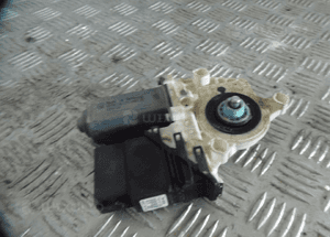 PASSAT B6 PODNOŚNIK SZYB PRAWY TYŁ 2