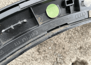 Listwa blotnika przod przednia prawa audi Q2 81A 6