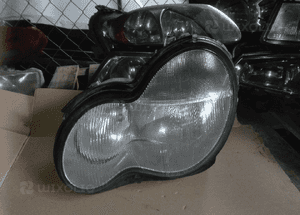 Lampa lewa przód c klasa w 203