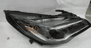 Opel astra v lampa przednia prawa 2