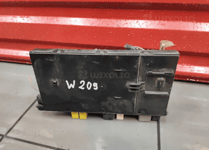MERCEDES CLK W209 SKRZYNKA BEZPIECZNIKÓW MODUŁ SAM A2035453801 WTYCZKI 3