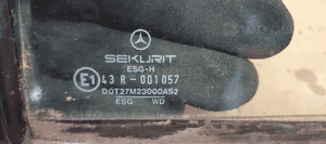 Szyba lewy tył tylna lewa Mercedes W124 Sedan AS2 4
