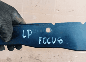 Osłona zaślepka błotnika lewa Ford Focus MK2 4M51-16A563-AC 5