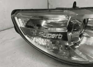 Skoda Superb II lampa prawy przód UK 3T2941016C 4