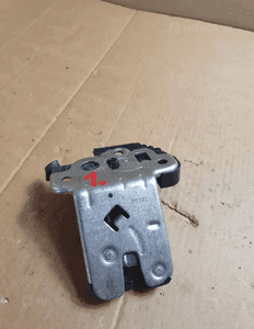 AUDI SEAT SKODA ZAMEK KLAPY BAGAŻNIKA 8K9 827 505A 7