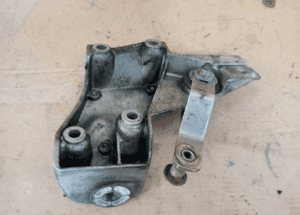 Łapa mocowanie skrzyni biegów automat VW Passat B5 8D0399108E 2