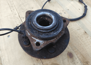 JEEP GRAND CHEROKEE WK COMMANDER XK PIASTA ŁÓŻYSKO LEWY PRAWY PRZÓD ORYG 4