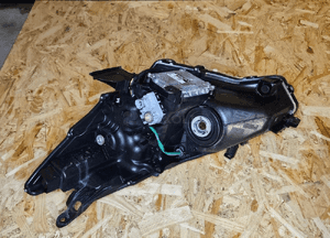 TOYOTA PRIUS PLUS 12-15 lampa przednia prawa ksenon xenon 5