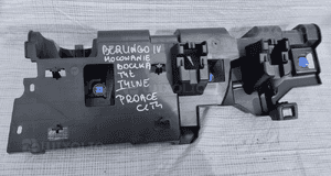 Mocowanie prawego boczka bagażnika berlingo partner iv proace 9817586077 1