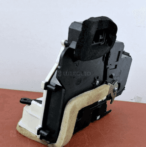 Audi OE Zamek drzwi 85E839015F 4