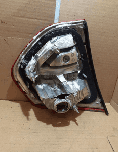 Lampa prawa tylna w klapę citroen C4 picasso 2