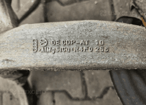 Audi A6 C6  2.0 TDI  zwrotnica piasta przód przednia prawa lewa 4F0258 4F0257 5