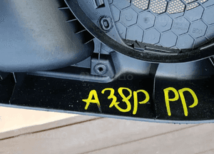 Boczek tapicerka drzwi prawy przód Audi A3 8P 5D 8P4867106 8