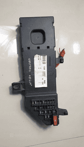 VECTRA C SKRZYNKA BEZPIECZNIKÓW 13223678 13193590 3