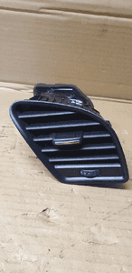 Kratka nawiewu powietrza prawa Audi A4 B8 8K1820902C 1