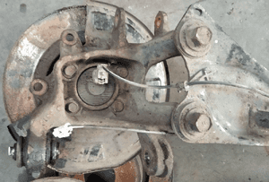 Toyota Avensis T27  wahacz tyl tylny prawy  lewa  piasta zwrotnica 3