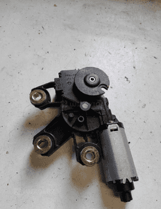 SILNIK WYCIERACZKI TYLNEJ KLAPY VW TOUAREG 3