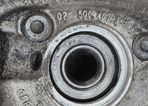 VW Passat B8 1.6 TDI zwrotnica mcpherson przód  lewa 5Q0407257A 4